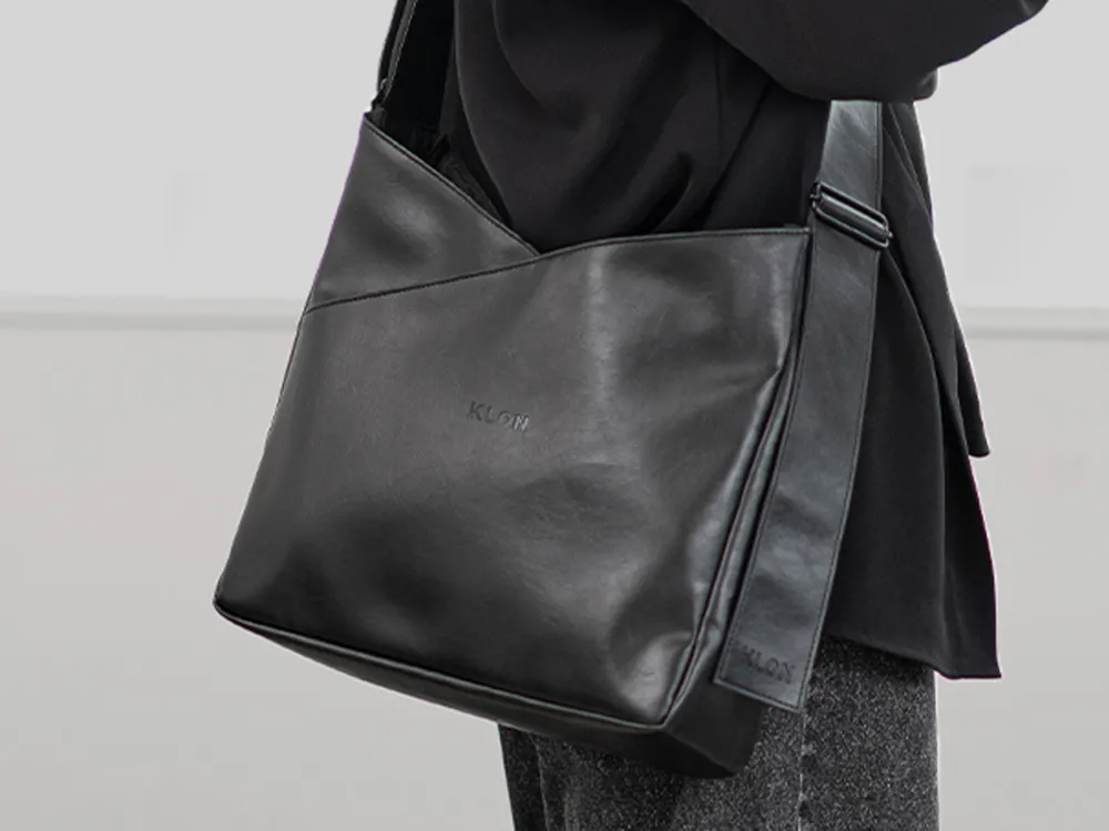 BUTTERFLY SHOULDER BAG